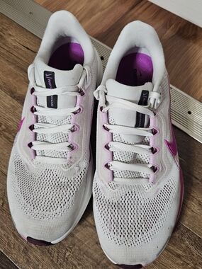 Nike Pegasus 41 Women's White Sneakers with Pink Accents - Size 7